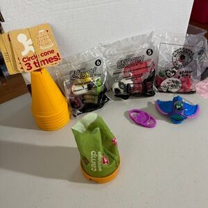 7 Random kids meal toys (as pictured)